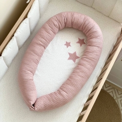 Poza cu Protecție pentru somn - Baby Nest Stars în nuanța vafelor roz pudră